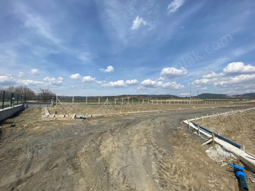 DEVREKANİ YOLU ÜZERİ AKSİNİR KÖYÜNDE SATILIK KOOP. HİSSESİ