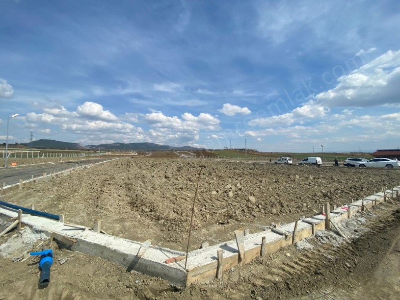 DEVREKANİ YOLU ÜZERİ AKSİNİR KÖYÜNDE SATILIK KOOP. HİSSESİ