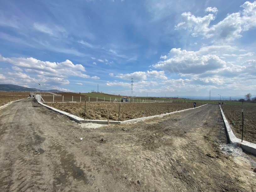 DEVREKANİ YOLU ÜZERİ AKSİNİR KÖYÜNDE SATILIK KOOP. HİSSESİ