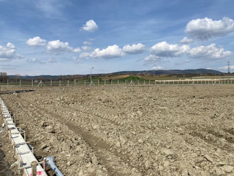 DEVREKANİ YOLU ÜZERİ AKSİNİR KÖYÜNDE SATILIK KOOP. HİSSESİ