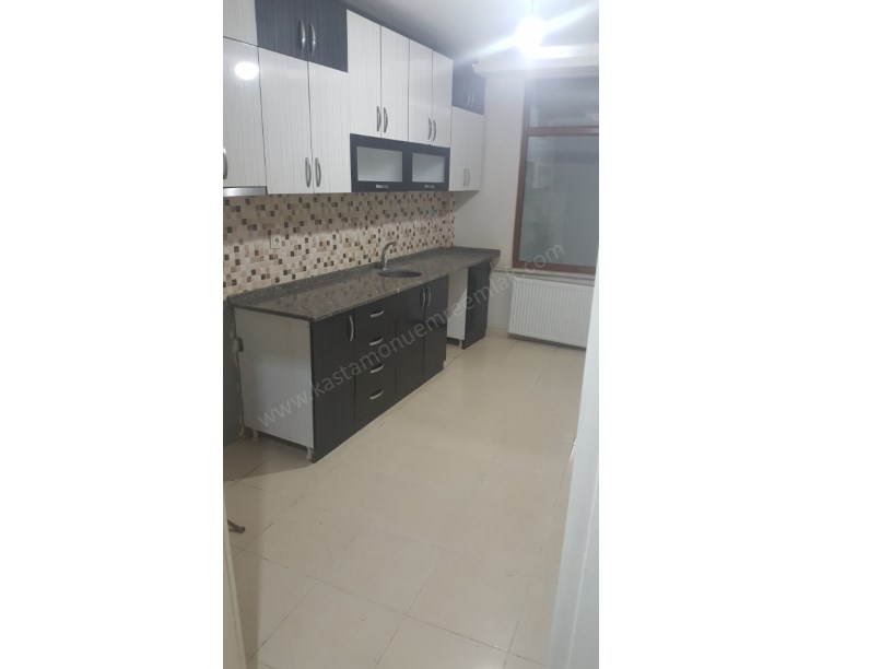 MERKEZ ANA CADDE ÜZERİ KİRALIK 3+1 DAİRE