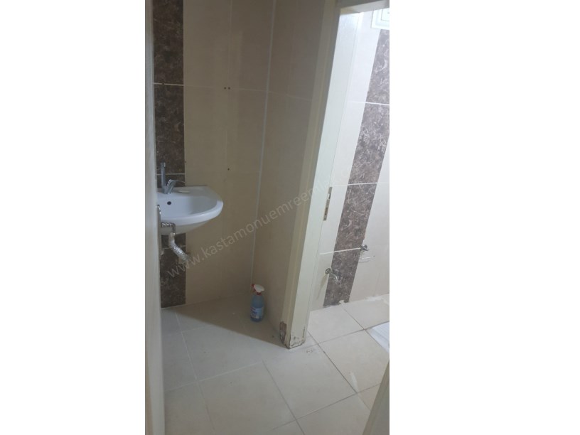 MERKEZ ANA CADDE ÜZERİ KİRALIK 3+1 DAİRE