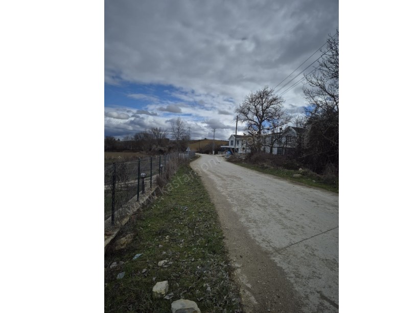 SARIÖMER KÖYÜNDE MÜCAVİR ALANDA SATILIK KOOP. HİSSESİ