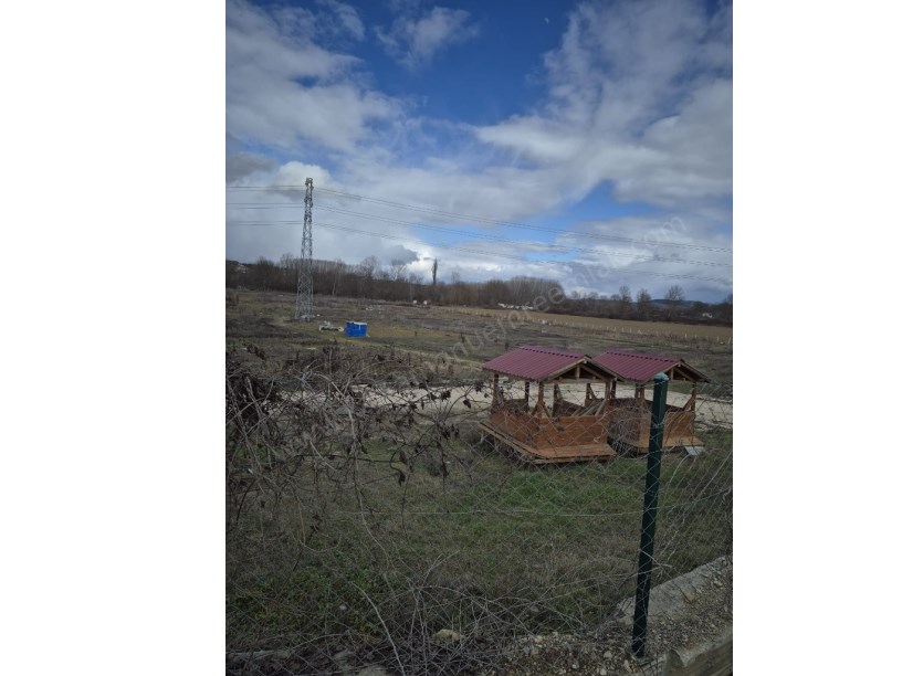 SARIÖMER KÖYÜNDE MÜCAVİR ALANDA SATILIK KOOP. HİSSESİ