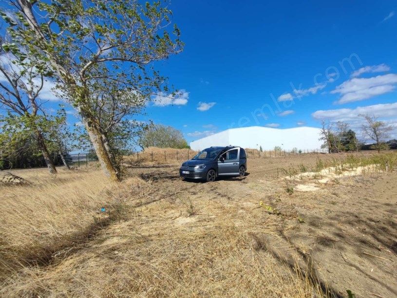 SİLİVRİ FENERKÖY MAHHALLESİNDE SATILIK ARSA 1303M2