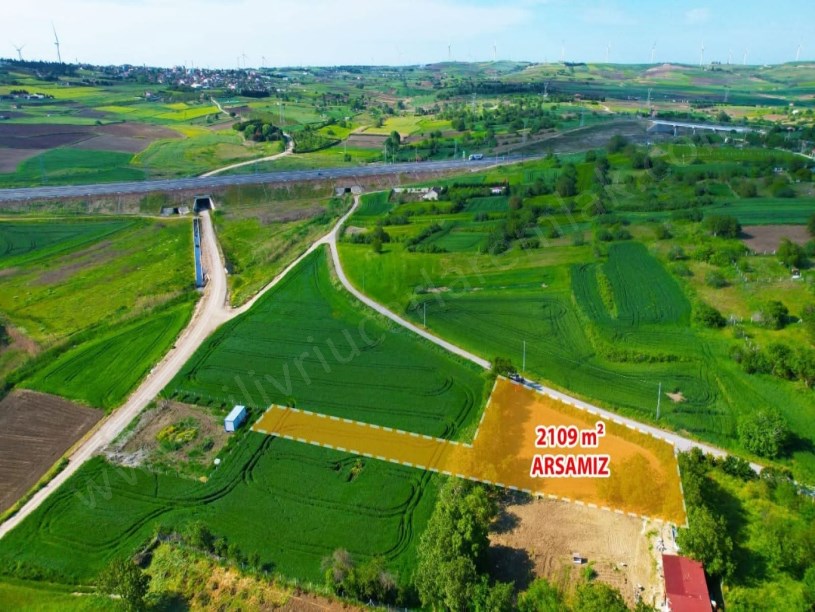 SİLİVRİ FENERKÖY MAHHALLESİNDE KÖMÜRCÜ BAĞLAR MEVKİGİNDE SATILIK TARLA 2.110M2