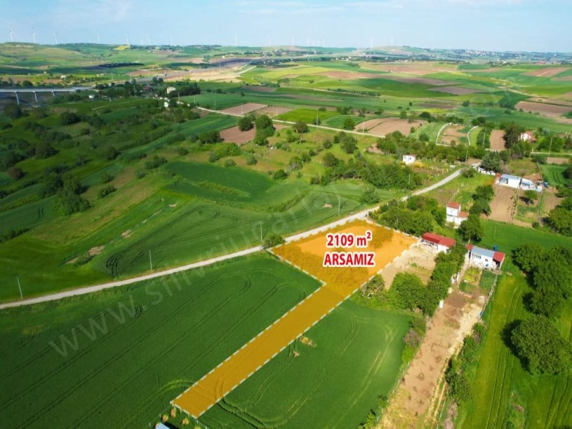 SİLİVRİ FENERKÖY MAHHALLESİNDE KÖMÜRCÜ BAĞLAR MEVKİGİNDE SATILIK TARLA 2.110M2