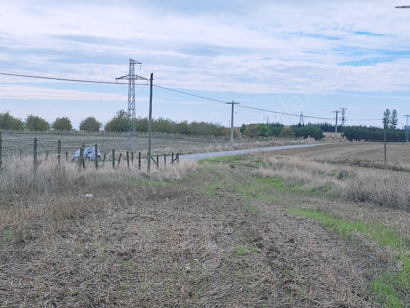 SİLİVRİ KURFALLI MAHALLESİNDE SATILIK TARLA ASFALTIN DİBİNDE 4.228M2