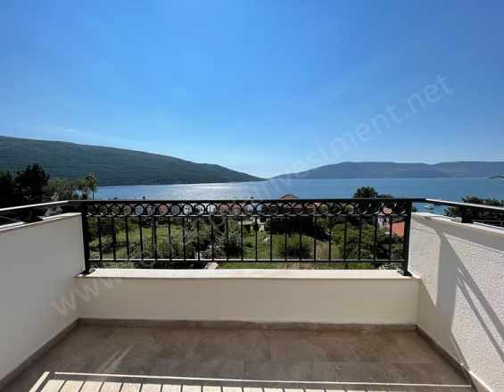Herceg Novi Denize 200 Metre Mesafede Açık Otopark Hediye 1+1 Satılık Daire