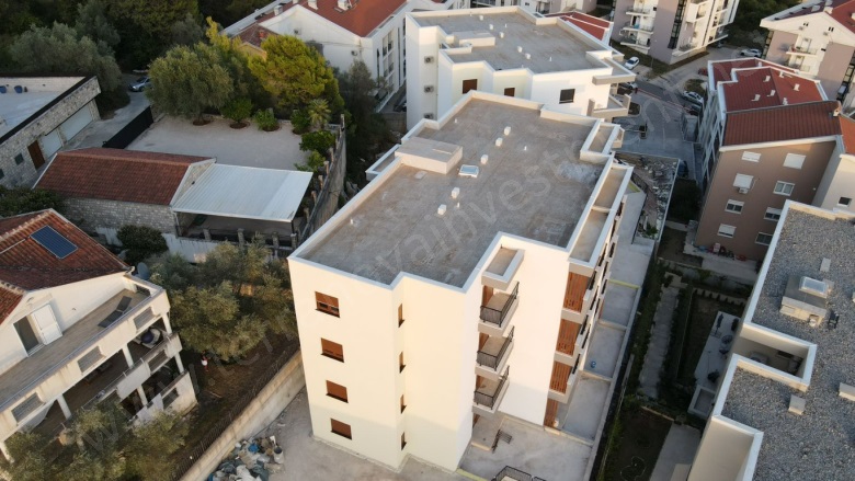 Tivat Tivat Satılık Daire |  1+1 Oda | 45M2 148.000€ | 2. Kat | Yerden Isıtma | 1 Banyo | 1 Yatak Odası Resim-2