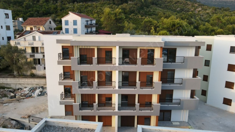 Tivat Tivat Satılık Daire |  1+1 Oda | 45M2 148.000€ | 2. Kat | Yerden Isıtma | 1 Banyo | 1 Yatak Odası Resim-3
