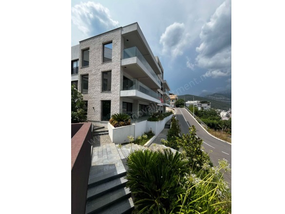 Budva Budva Satılık Daire |  1+1 Oda | 64M2 288.000€ | 1. Kat | Klima | 1 Banyo | 1 Yatak Odası Resim-3