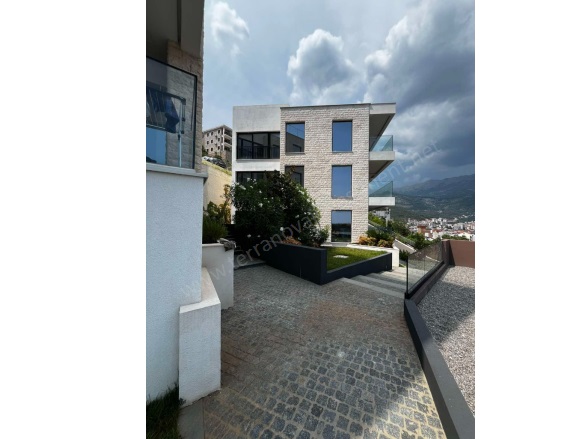 Budva Budva Satılık Daire |  1+1 Oda | 64M2 288.000€ | 1. Kat | Klima | 1 Banyo | 1 Yatak Odası Resim-5