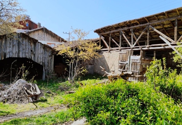 Seyit Mah. Bolu Satılık Müstakil Ev |  3+1 Oda | 100M2 13.000.000Tl | Kat Kaloriferi | 1 Banyo | 3 Yatak Odası Resim-2