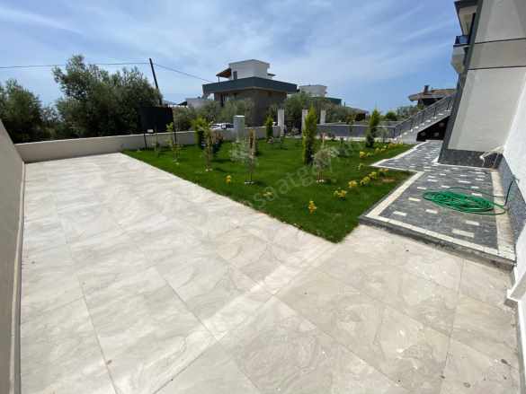 Küçükkuyuda 400M2 Bahçeli Manzaralı Lar 3+1 Satılık Villa Ayvacık Mıhlı Mah-Küçükkuyu Köyü