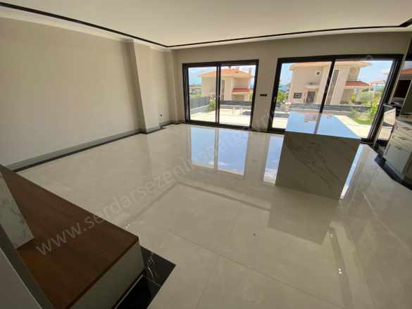 Altınoluk Narlıda Doğanın içinde Deniz Manzaralı Havuzlu 4+1 Satılık Villa Edremit Mah