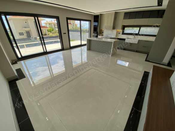 Altınoluk Narlıda Doğanın içinde Deniz Manzaralı Havuzlu 4+1 Satılık Villa Edremit Mah