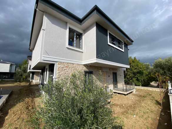 Küçükkuyuda Denize 200 Mt Havuzlu Sitede 3+1 Lar Satılık Villa Ayvacık Mıhlı Mah-Küçükkuyu Köyü