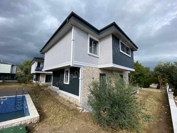 Küçükkuyuda Denize 200 Mt Havuzlu Sitede 3+1 Lar Satılık Villa Ayvacık Mıhlı Mah-Küçükkuyu Köyü