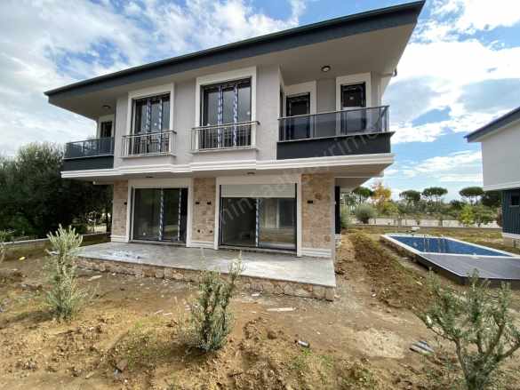 Küçükkuyuda Denize 200 Mt Havuzlu Sitede 3+1 Lar Satılık Villa Ayvacık Mıhlı Mah-Küçükkuyu Köyü