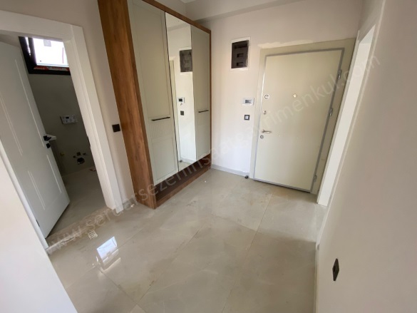 Sahil Mah-Küçükkuyu Köyü. Ayvacık Satılık Daire |  2+1 Oda | 100M2 6.000.000Tl  Krediye Uygun  | 1. Kat | Kat Kaloriferi | 2 Banyo | 2 Yatak Odası Resim-2