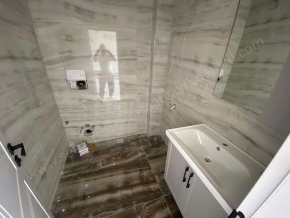 Sahil Mah-Küçükkuyu Köyü. Ayvacık Satılık Daire |  2+1 Oda | 100M2 6.000.000Tl  Krediye Uygun  | 1. Kat | Kat Kaloriferi | 2 Banyo | 2 Yatak Odası Resim-3