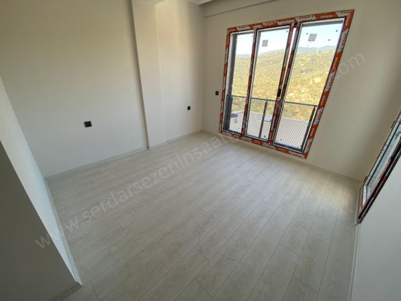 Sahil Mah-Küçükkuyu Köyü. Ayvacık Satılık Daire |  2+1 Oda | 100M2 6.000.000Tl  Krediye Uygun  | 1. Kat | Kat Kaloriferi | 2 Banyo | 2 Yatak Odası Resim-4