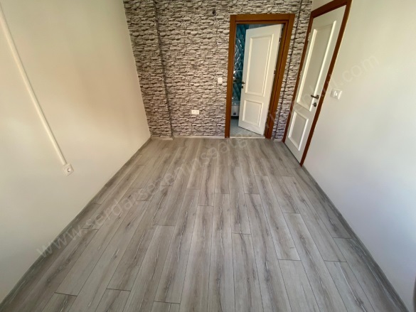 Altınoluk Mah. Edremit Satılık Daire |  2+1 Oda | 90M2 7.500.000Tl  Krediye Uygun  | 2. Kat | Klima | 2 Banyo | 2 Yatak Odası Resim-2