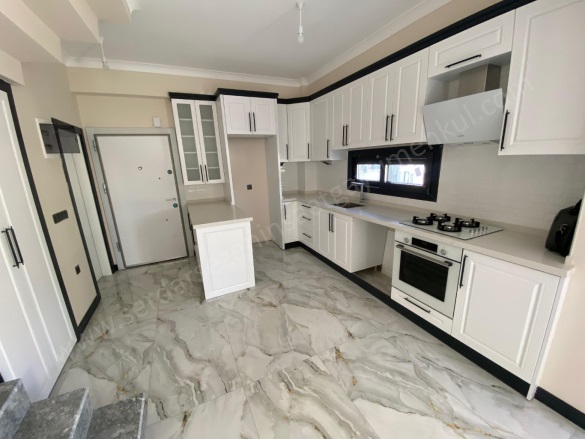 Altınoluk Mah. Edremit Satılık Villa |  3+1 Oda | 160M2 15.000.000Tl  Krediye Uygun  | Tripleks | Kat Kaloriferi | 3 Banyo | 3 Yatak Odası Resim-1