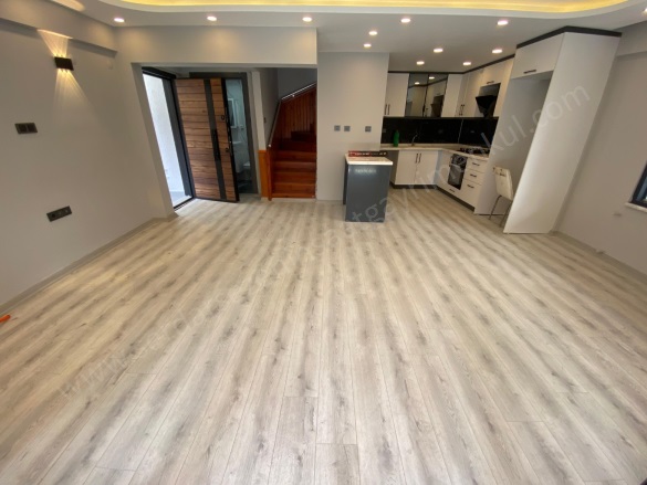 Altınoluk Mah. Edremit Satılık Villa |  4+1 Oda | 160M2 9.250.000Tl  Krediye Uygun  | Tripleks | Kat Kaloriferi | 3 Banyo | 4 Yatak Odası Resim-2