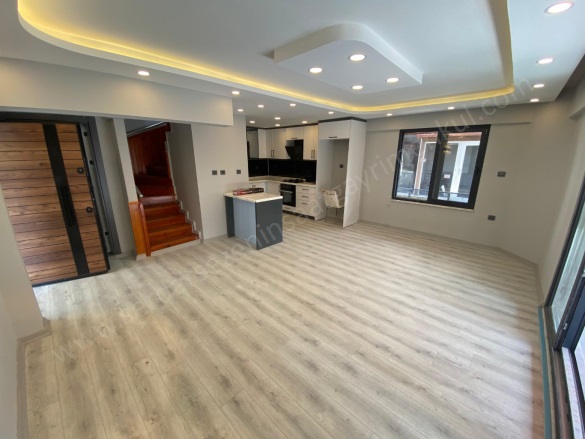 Altınoluk Mah. Edremit Satılık Villa |  4+1 Oda | 160M2 9.250.000Tl  Krediye Uygun  | Tripleks | Kat Kaloriferi | 3 Banyo | 4 Yatak Odası Resim-3