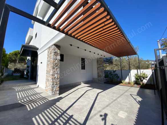 Gürede Müstakil Havuzlu Lux 3+1 Satılık Villa Edremit Güre Mah