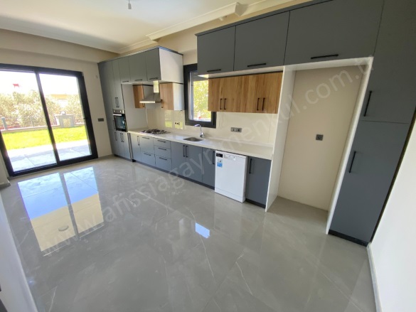 Altınoluk Mah. Edremit Satılık Villa |  4+1 Oda | 175M2 25.000.000Tl  Krediye Uygun  | Müstakil | Kat Kaloriferi | 3 Banyo | 4 Yatak Odası Resim-4