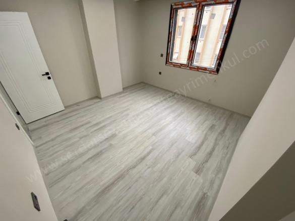 Altınoluk Mah. Edremit Satılık Daire |  3+1 Oda | 130M2 9.500.000Tl  Krediye Uygun  | 2. Kat | Kat Kaloriferi | 1 Banyo | 3 Yatak Odası Resim-3