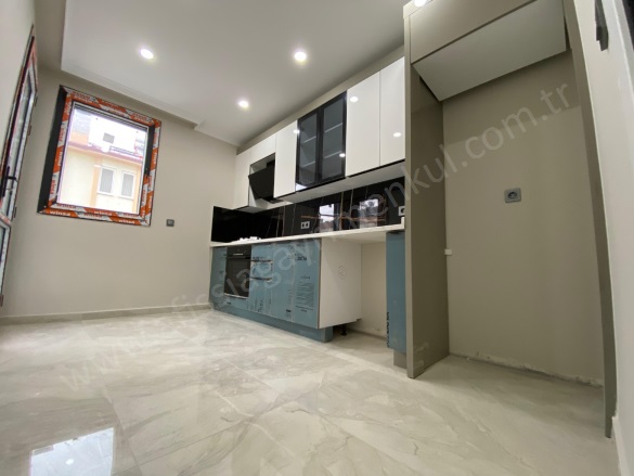 Altınoluk Mah. Edremit Satılık Daire |  3+1 Oda | 130M2 8.500.000Tl  Krediye Uygun  | 2. Kat | Kat Kaloriferi | 1 Banyo | 3 Yatak Odası Resim-4