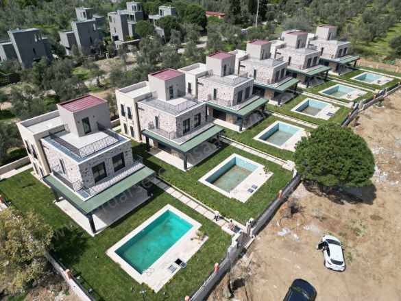 Gürede Doğanın içinde Havuzlu Müstakil Lar 4+1 Satılık Villa Edremit Güre Mah