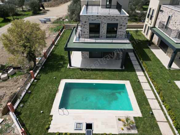 Gürede Doğanın içinde Havuzlu Müstakil Lar 4+1 Satılık Villa Edremit Güre Mah