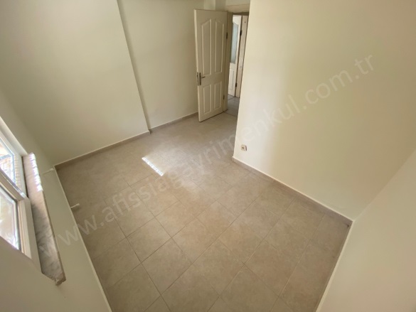 Altınoluk Mah. Edremit Satılık Daire |  2+1 Oda | 90M2 4.500.000Tl  Krediye Uygun  | Bahçe Katı | Kat Kaloriferi | 1 Banyo | 2 Yatak Odası Resim-4