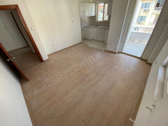 Altınoluk Mah. Edremit Satılık Daire |  2+1 Oda | 80M2 4.750.000Tl  Krediye Uygun  | 3. Kat | Kat Kaloriferi | 1 Banyo | 2 Yatak Odası Resim-2