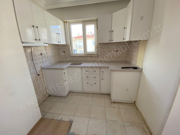 Altınoluk Mah. Edremit Satılık Daire |  2+1 Oda | 80M2 4.750.000Tl  Krediye Uygun  | 3. Kat | Kat Kaloriferi | 1 Banyo | 2 Yatak Odası Resim-3