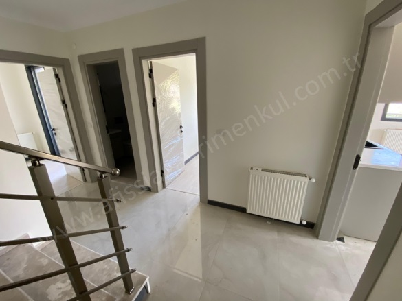 Altınoluk Mah. Edremit Satılık Daire |  3+1 Oda | 180M2 9.500.000Tl  Krediye Uygun  | Dubleks | Kat Kaloriferi | 3 Banyo | 3 Yatak Odası Resim-1