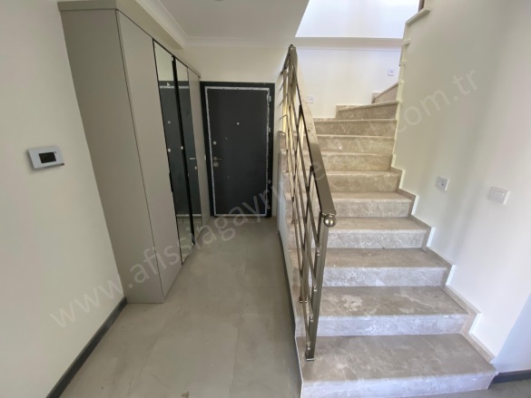 Altınoluk Mah. Edremit Satılık Daire |  3+1 Oda | 180M2 9.500.000Tl  Krediye Uygun  | Dubleks | Kat Kaloriferi | 3 Banyo | 3 Yatak Odası Resim-2