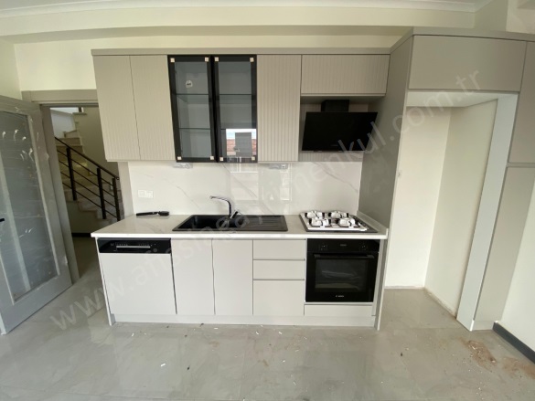 Altınoluk Mah. Edremit Satılık Daire |  3+1 Oda | 180M2 9.500.000Tl  Krediye Uygun  | Dubleks | Kat Kaloriferi | 3 Banyo | 3 Yatak Odası Resim-4