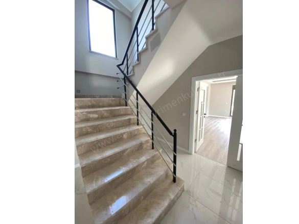 Narlı Mah. Edremit Satılık Villa |  4+1 Oda | 200M2 13.500.000Tl  Krediye Uygun  | Villa | Kat Kaloriferi | 3 Banyo | 4 Yatak Odası Resim-4