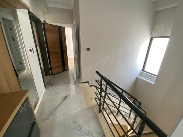 Altınoluk Mah. Edremit Satılık Daire |  3+1 Oda | 150M2 8.500.000Tl  Krediye Uygun  | Dubleks | Kat Kaloriferi | 2 Banyo | 3 Yatak Odası Resim-4
