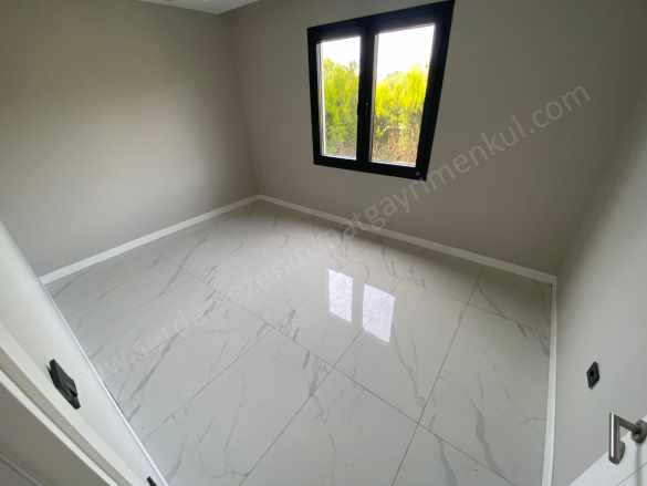 Gürede Havuzlu Sitede 1+1 Müstakil Bahçeli Ler Satılık Daire Edremit Güre Mah