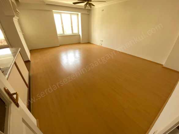 Altınoluk Merkezde Çok Geniş 3+1 Satılık Daire Edremit Mah