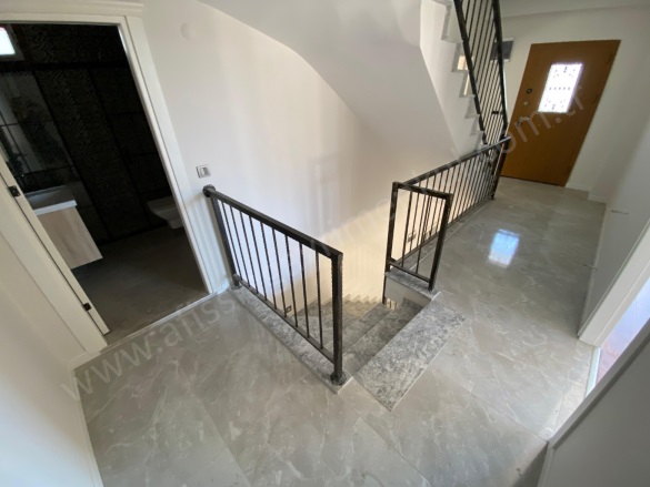 Narlı Mah. Edremit Satılık Villa |  4.5+1 Oda | 180M2 11.000.000Tl  Krediye Uygun  | Tripleks | Kat Kaloriferi | 3 Banyo | 4 Yatak Odası Resim-2