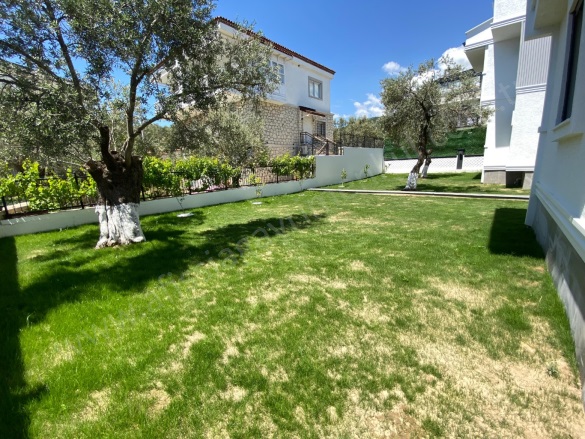 Altınoluk Mah. Edremit Satılık Villa |  5+1 Oda | 220M2 18.000.000Tl  Krediye Uygun  | Tripleks | Yerden Isıtma | 4 Banyo | 4 Yatak Odası Resim-1