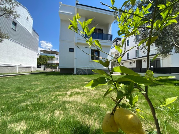 Altınoluk Mah. Edremit Satılık Villa |  5+1 Oda | 220M2 18.000.000Tl  Krediye Uygun  | Tripleks | Yerden Isıtma | 4 Banyo | 4 Yatak Odası Resim-2